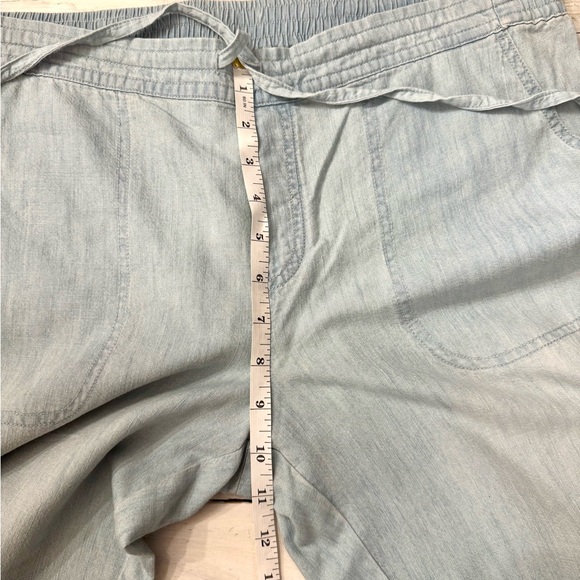 Soft Joie Kamini Chambray Pants Size Large NWT
Soft, comfortably stylish - Picture 12 of 13